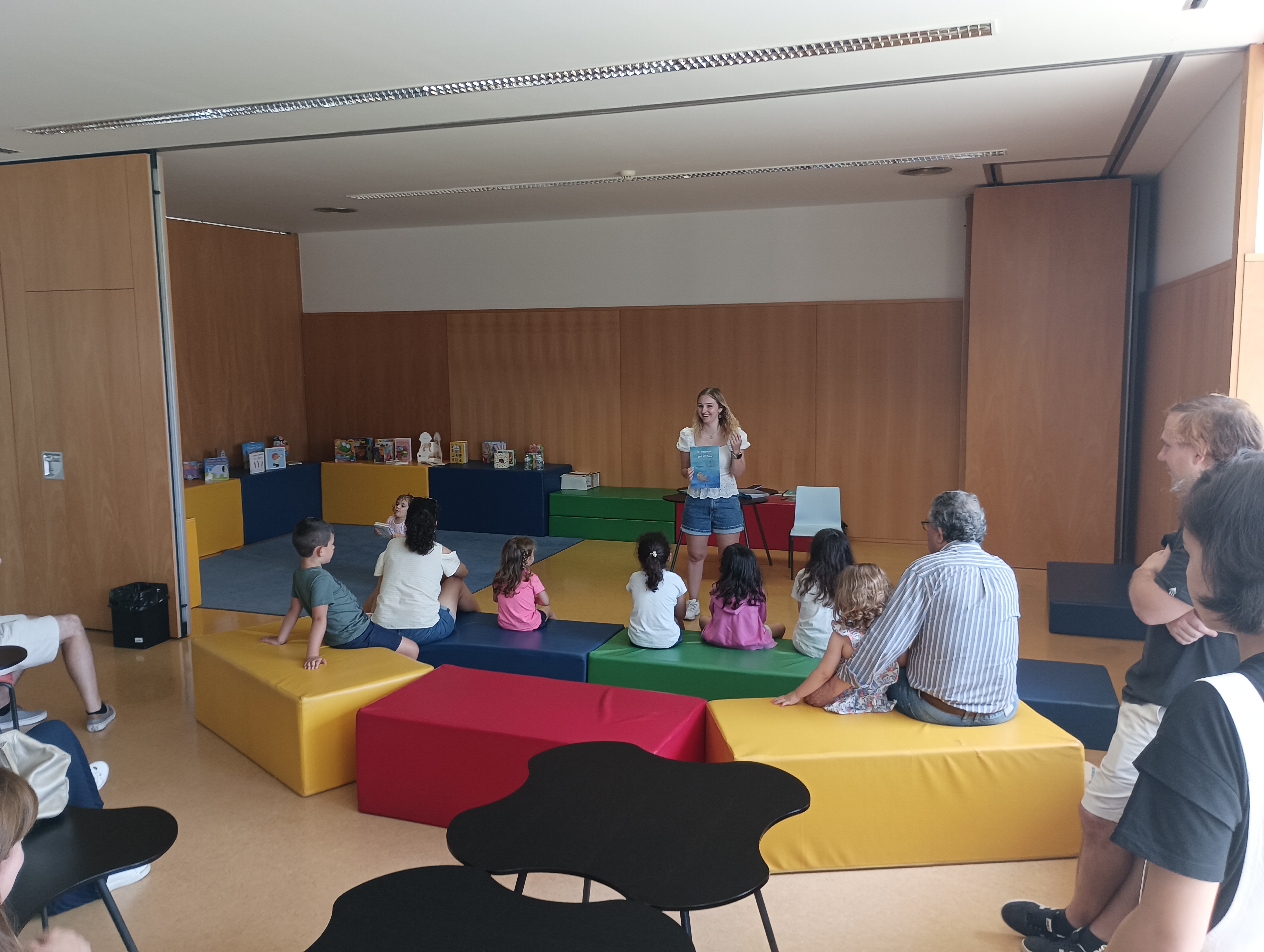 Sessão de apresentação e sessão de leitura do Livro "O hospital dos animais" de Nance Gonçalves_17/06/2023