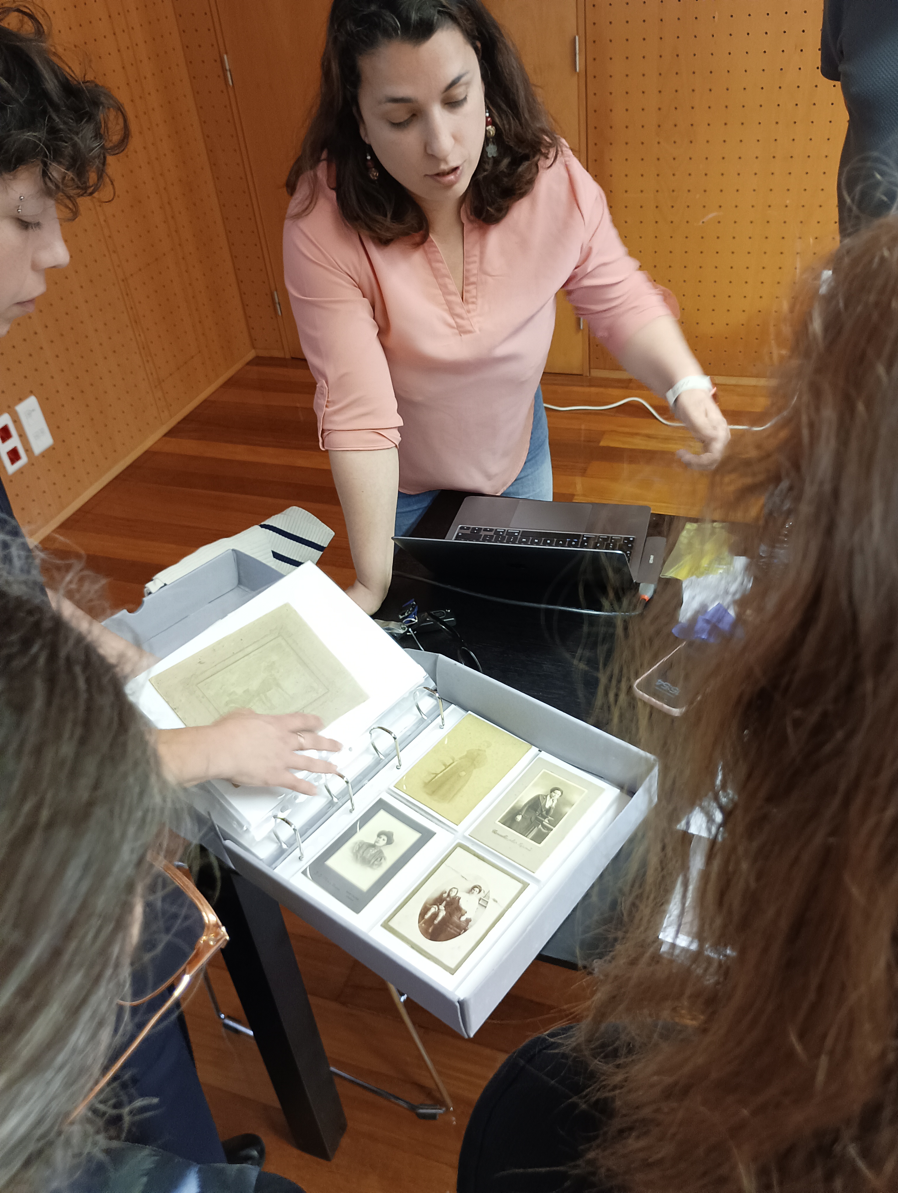 Workshop "Como organizar fotografias antigas" | 10 de maio
