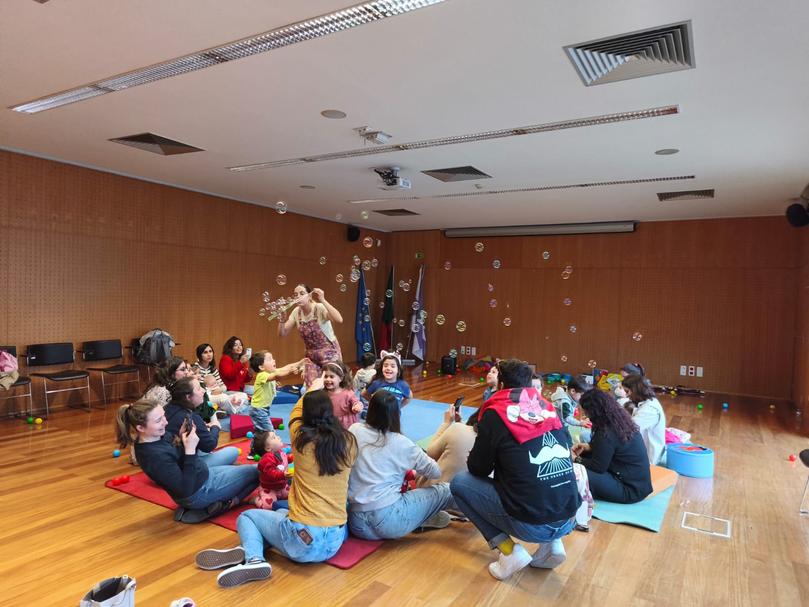 Histórias Cantadas com Bolinha de Música | 12 de abril